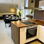 Overnight No6 - Modern Cozy, Loggia, Badewanne *