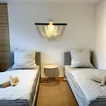 Overnight No6 - Modern Cozy, Loggia, Badewanne *